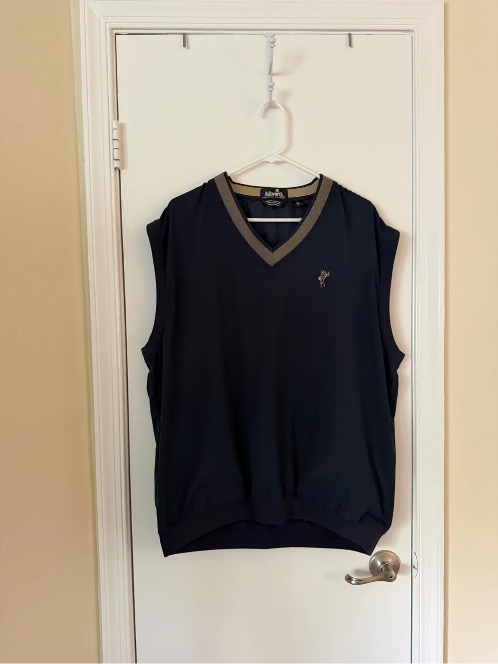 Ashworth Men’s Navy V-Neck Sleeveless Vest